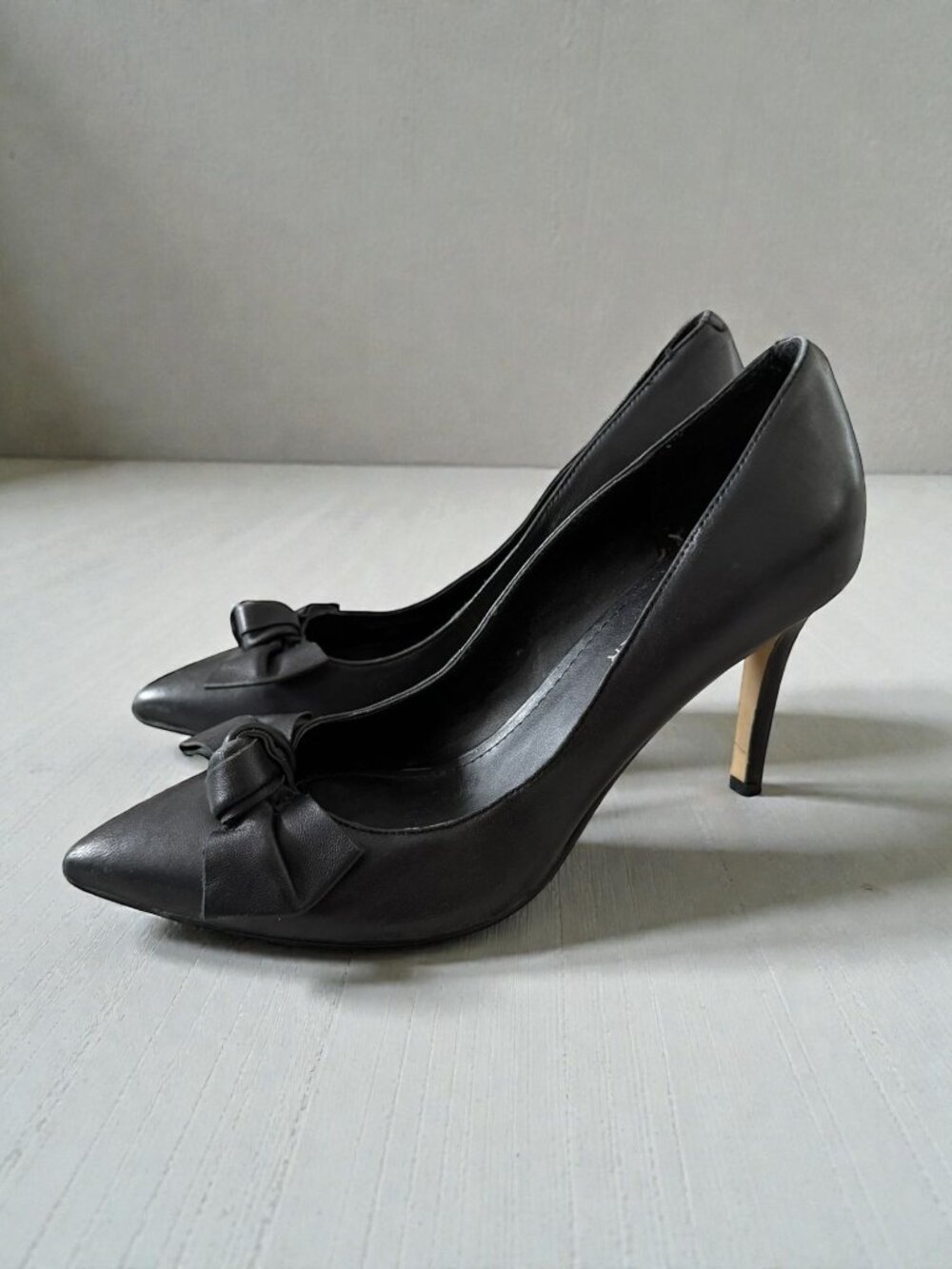 MARC FISHER Black Leather Bow Heels Size 7.5